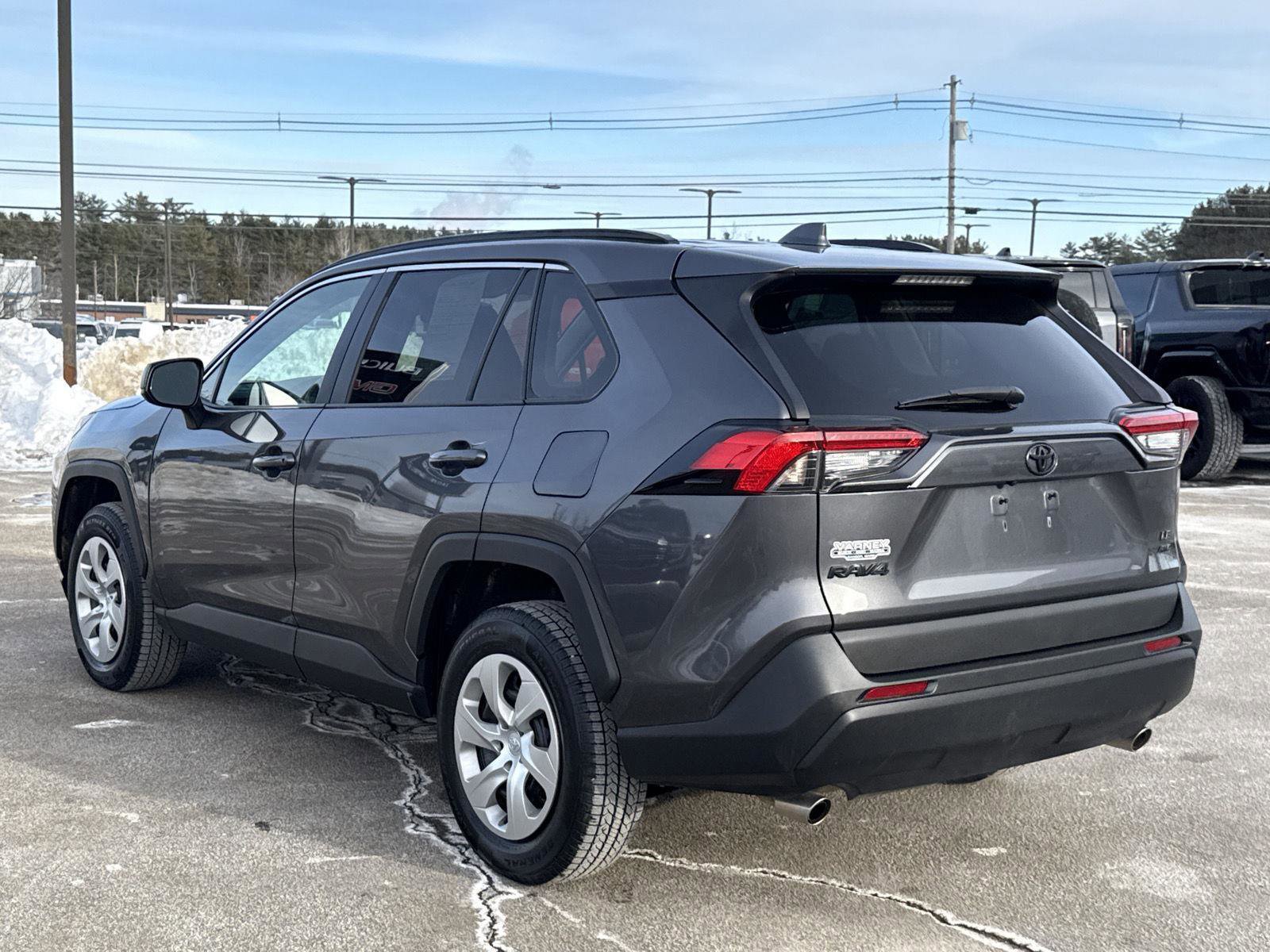 Used 2021 Toyota RAV4 LE image 4