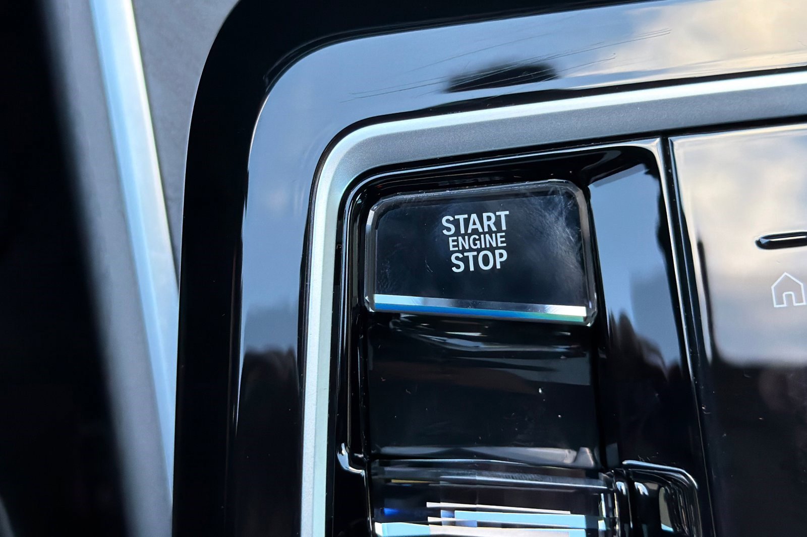 Certified 2023 BMW 740i image 29