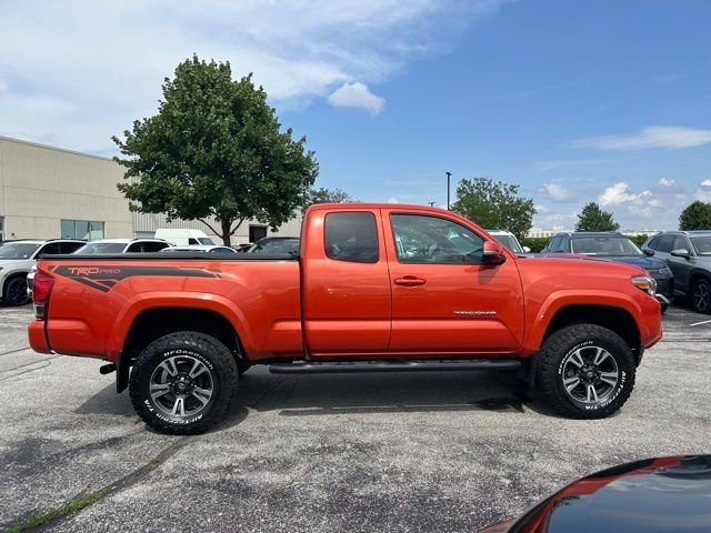 Used 2017 Toyota Tacoma TRD Sport w/ Tow Package (A/T) AWD/4WD image 8