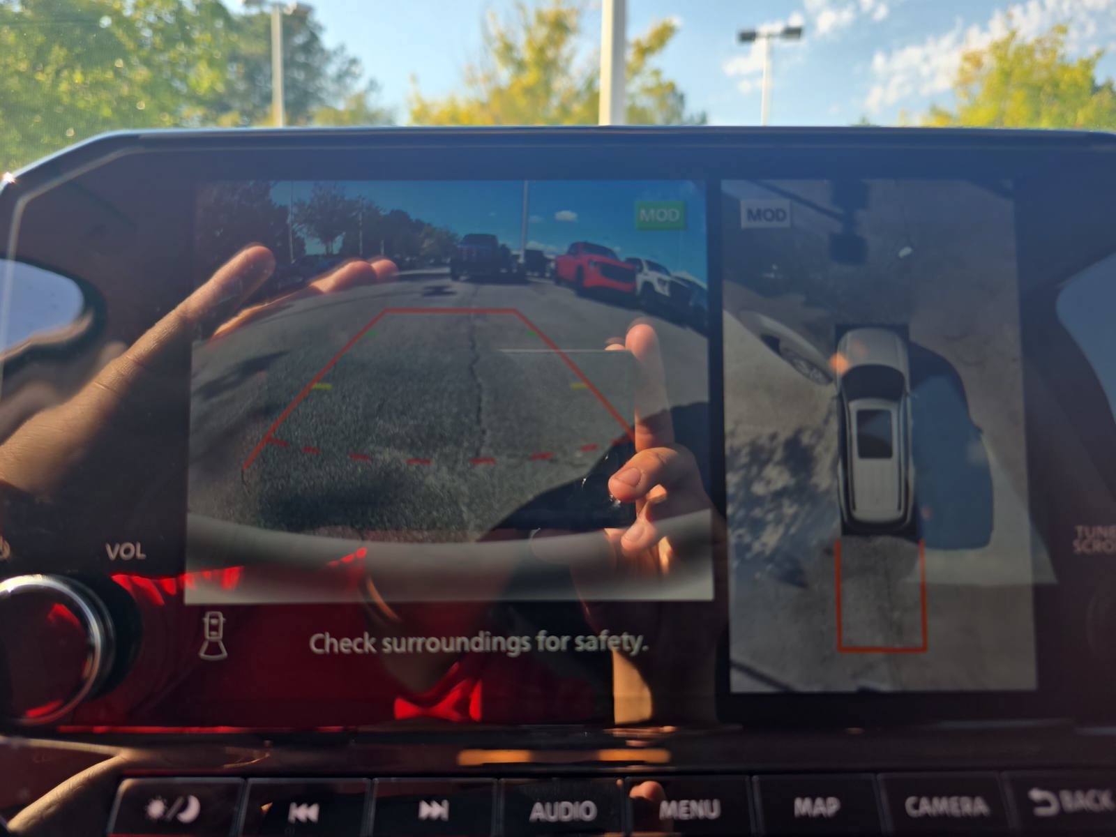 Used 2025 Nissan Pathfinder SL AWD/4WD image 24