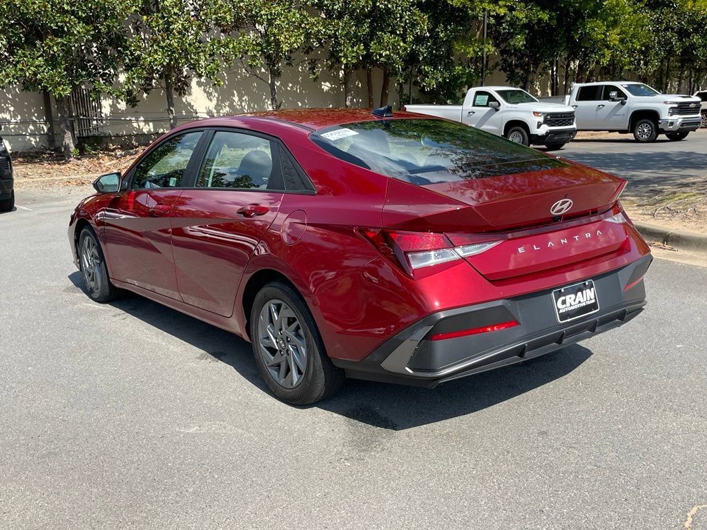 Used 2024 Hyundai Elantra SEL FWD image 5
