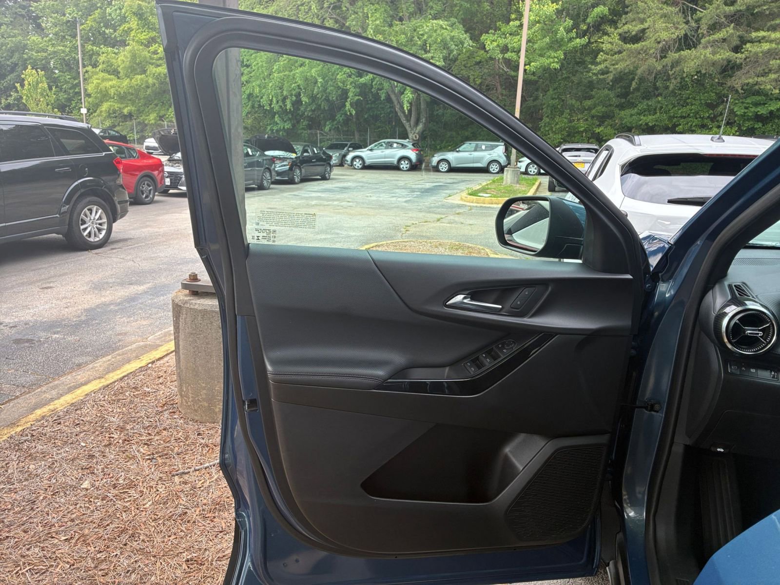 Used 2025 Chevrolet Equinox LT FWD image 18