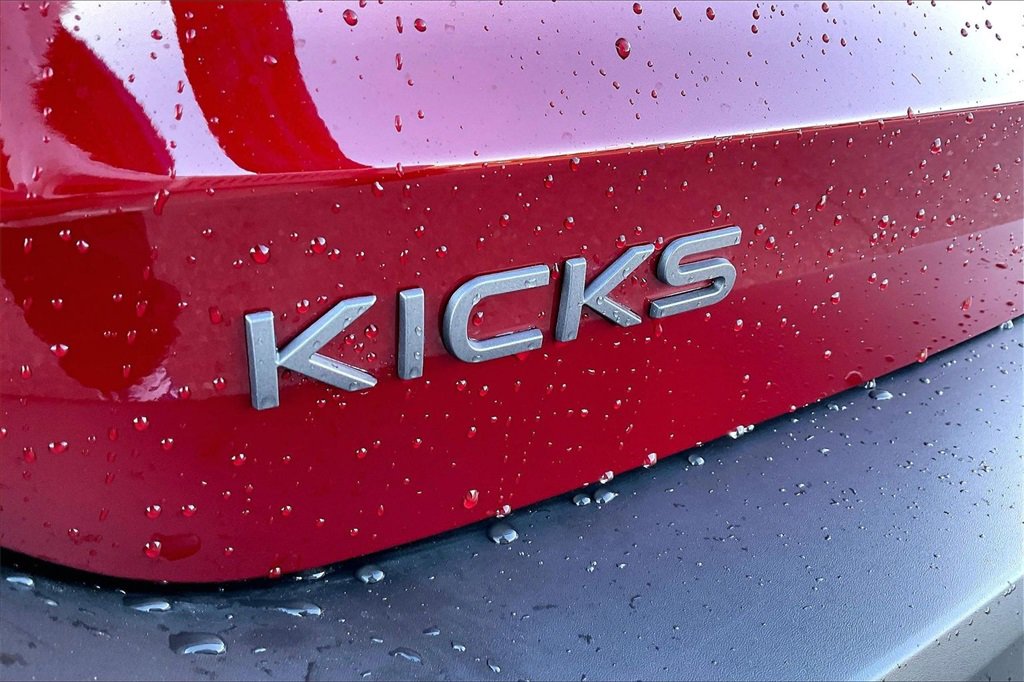 Used 2025 Nissan Kicks SV image 8