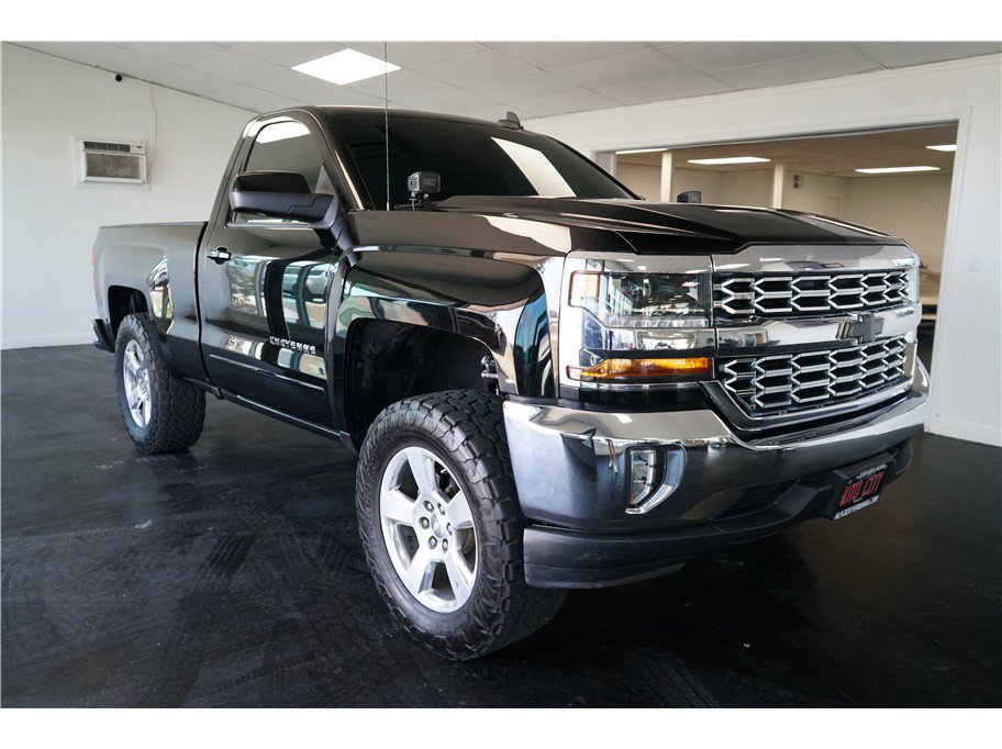 Used 2018 Chevrolet Silverado 1500 LT w/ LT Convenience Package image 9