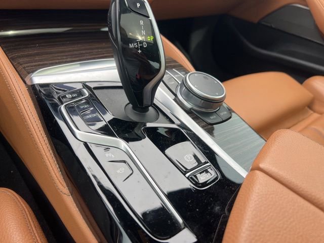 Used 2021 BMW 540i w/ M Sport Package RWD image 18