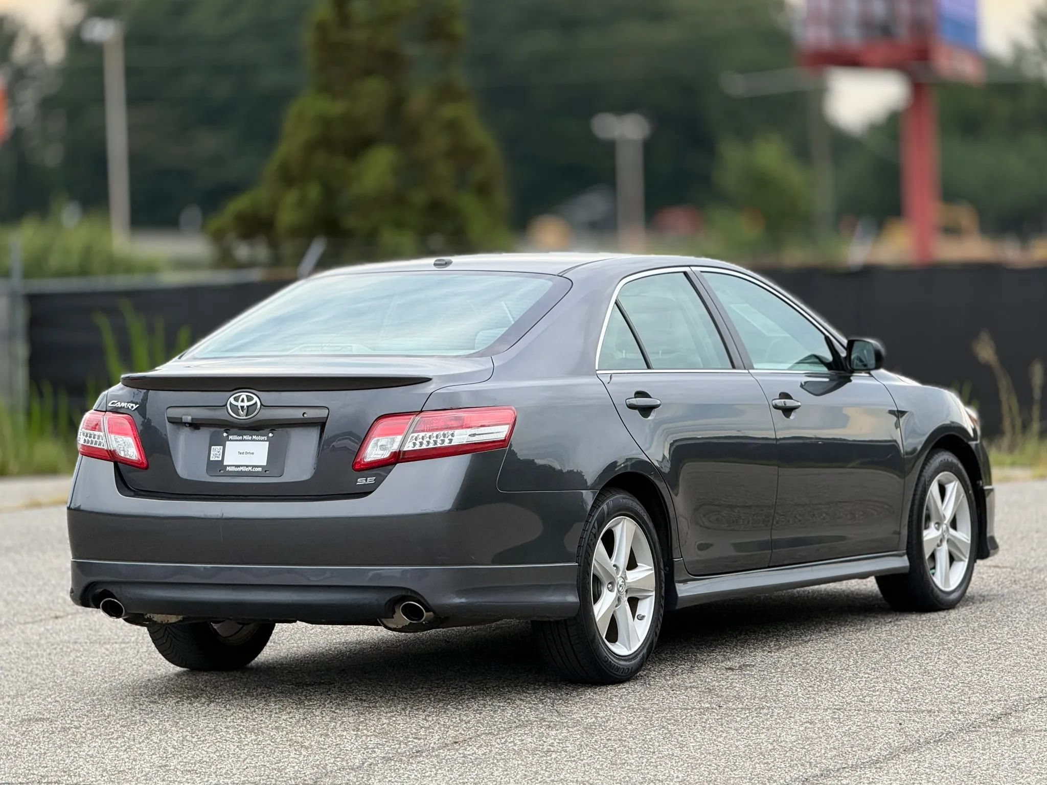 Used 2010 Toyota Camry SE FWD image 9