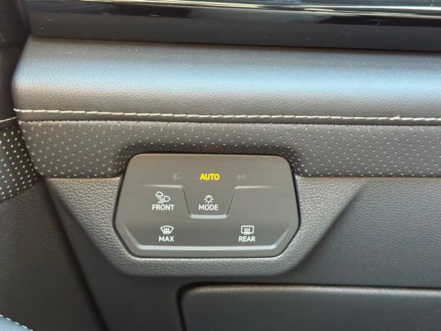 Used 2025 Volkswagen Atlas Cross Sport SEL R-Line image 18