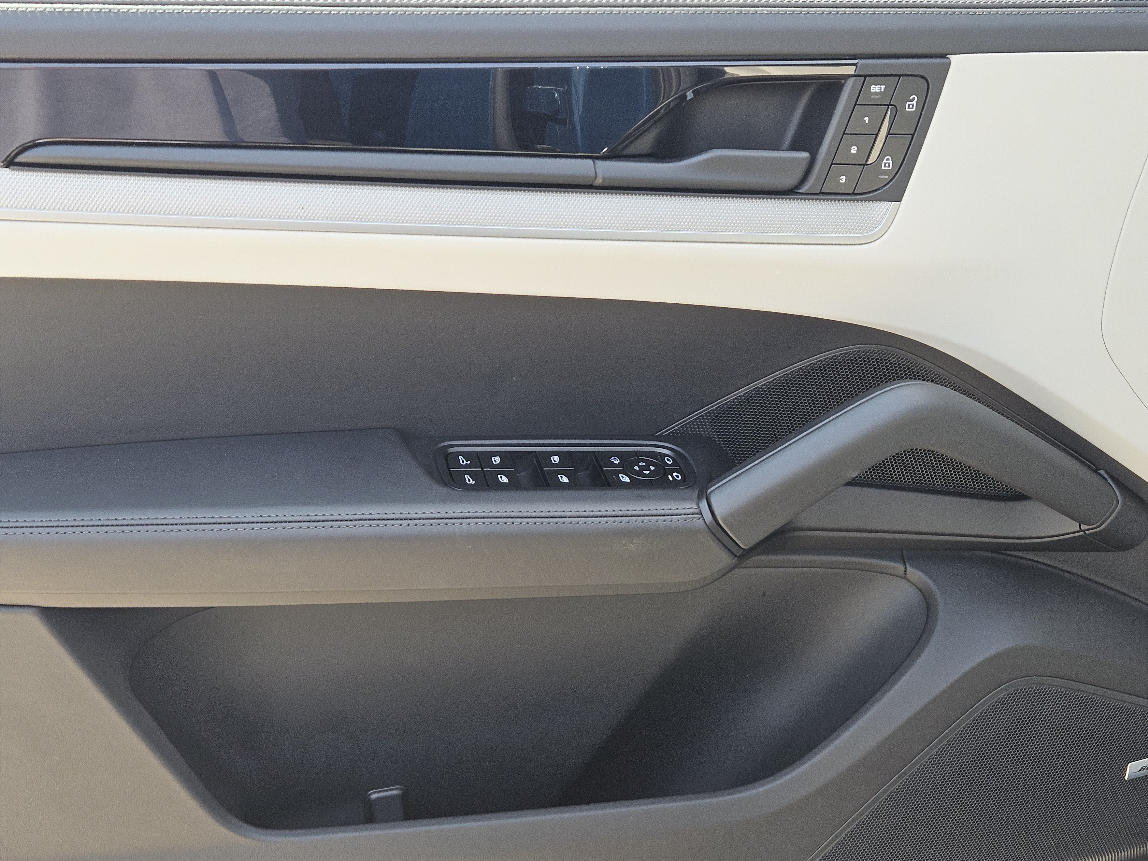 Certified 2024 Porsche Cayenne AWD/4WD image 22