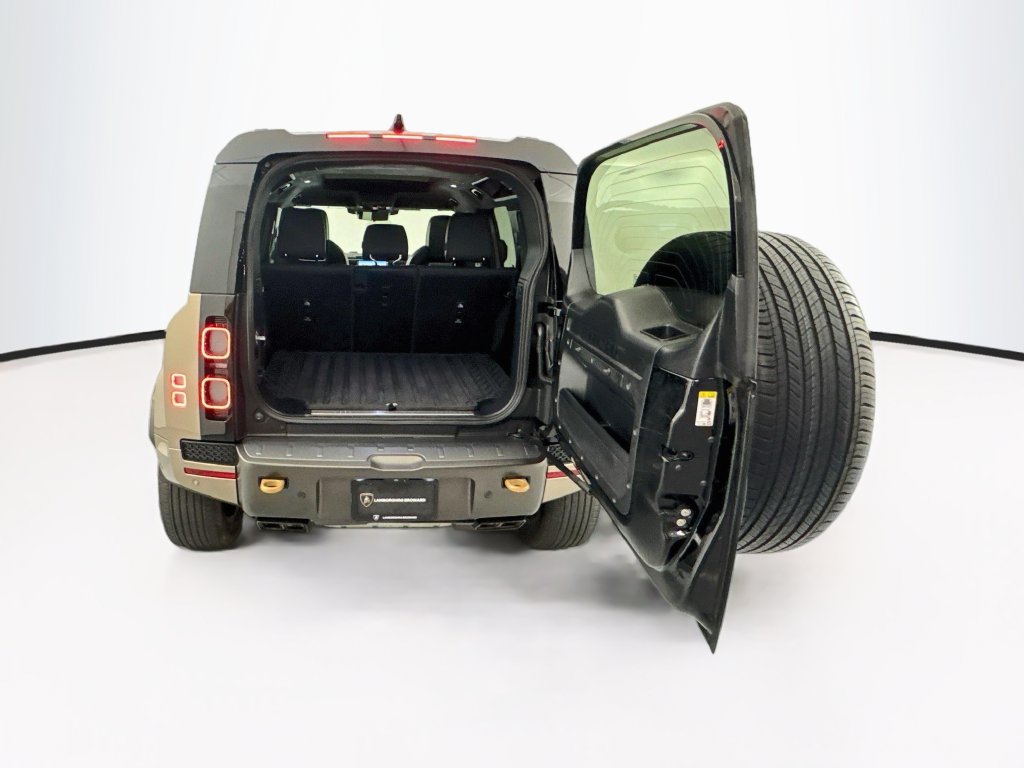 Used 2025 Land Rover Defender 110 AWD/4WD image 29