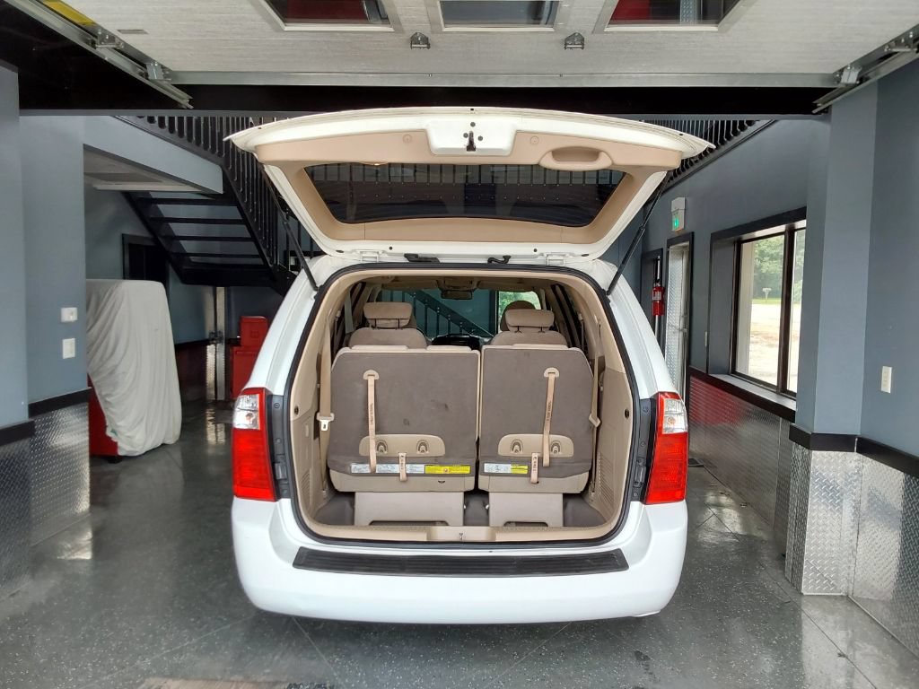 Used 2008 Kia Sedona LX FWD image 17