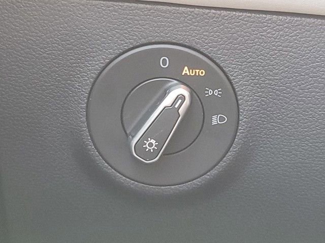 New 2025 Volkswagen Taos SE image 34