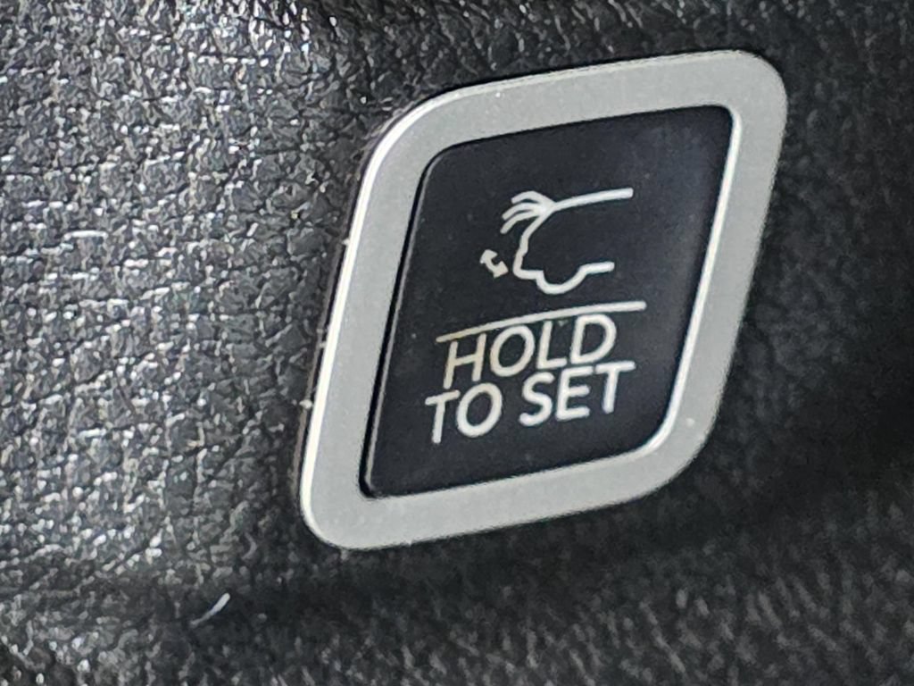 Used 2022 Jeep Grand Cherokee L Limited RWD image 13