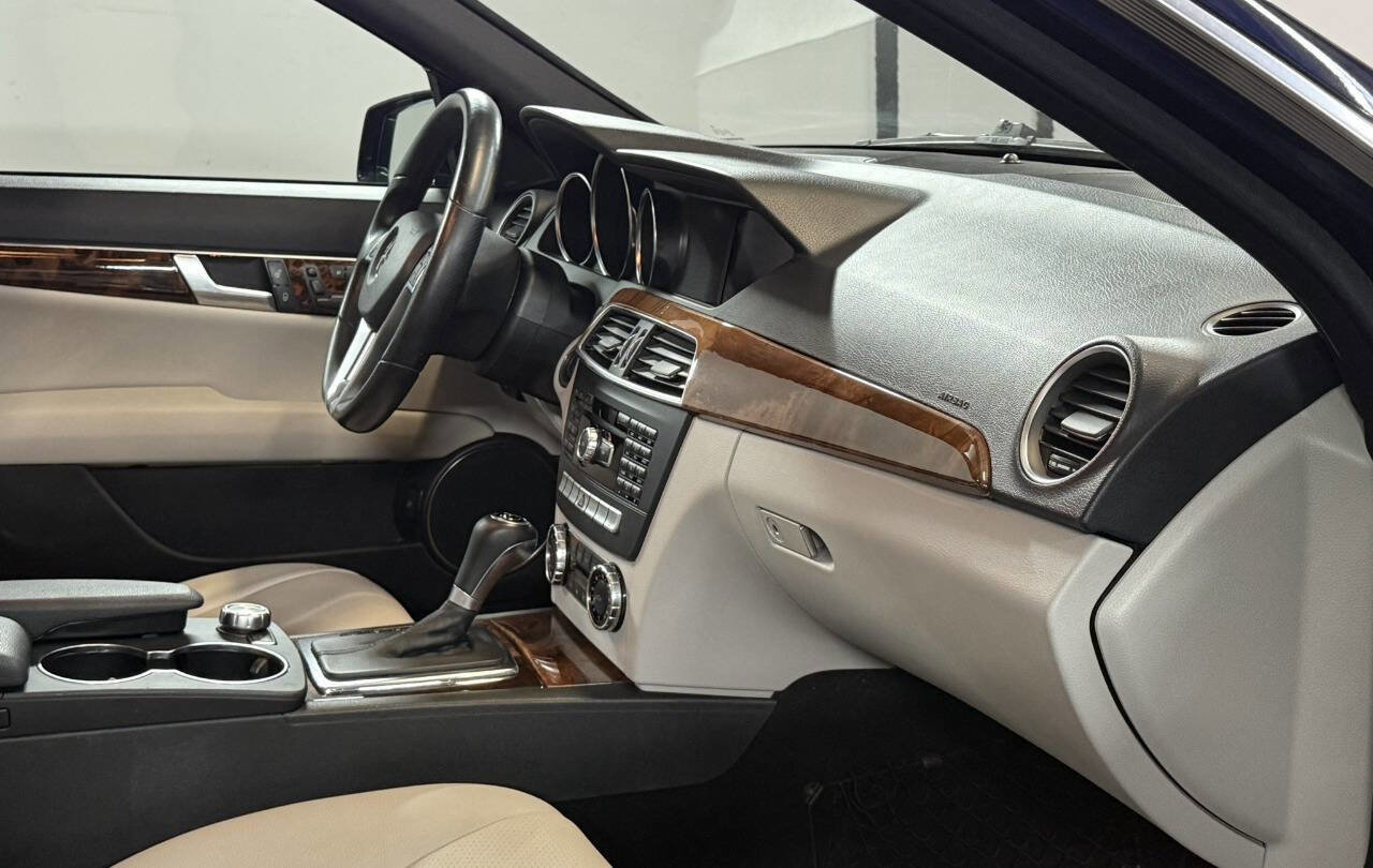 Used 2012 Mercedes-Benz C 250 Sedan image 9