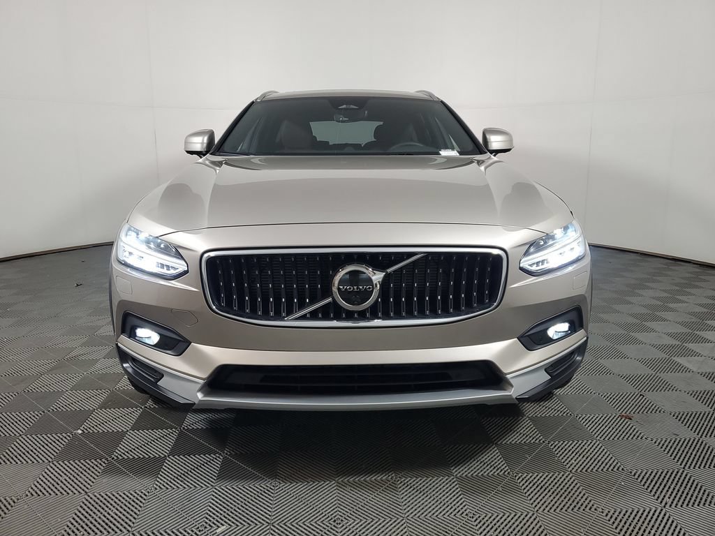 Used 2026 Volvo V90 B6 Cross Country Ultra AWD/4WD image 2