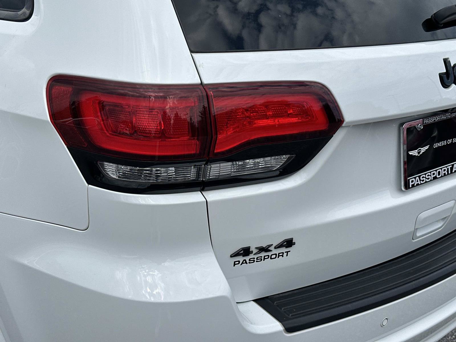 Used 2022 Jeep Grand Cherokee Laredo X AWD/4WD image 9