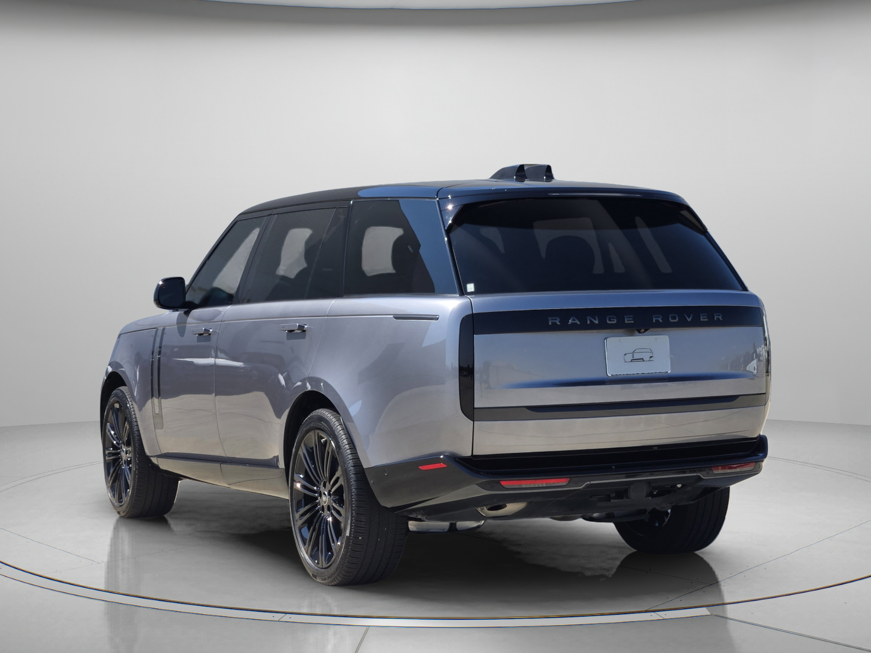 Certified 2025 Land Rover Range Rover Long Wheelbase SE AWD/4WD image 3