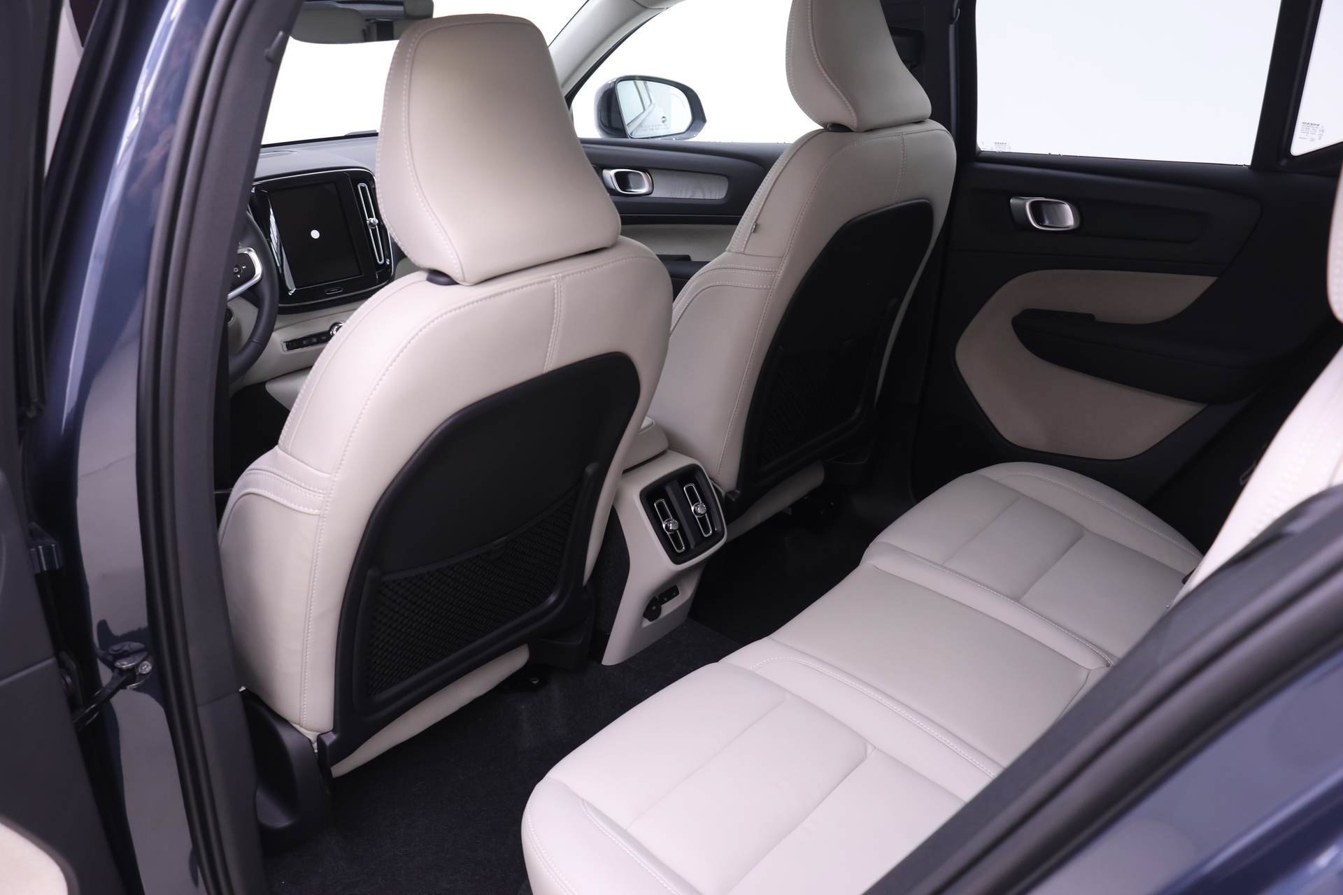 New 2026 Volvo XC40 B5 Ultra w/ Protection Package Premier AWD/4WD image 13