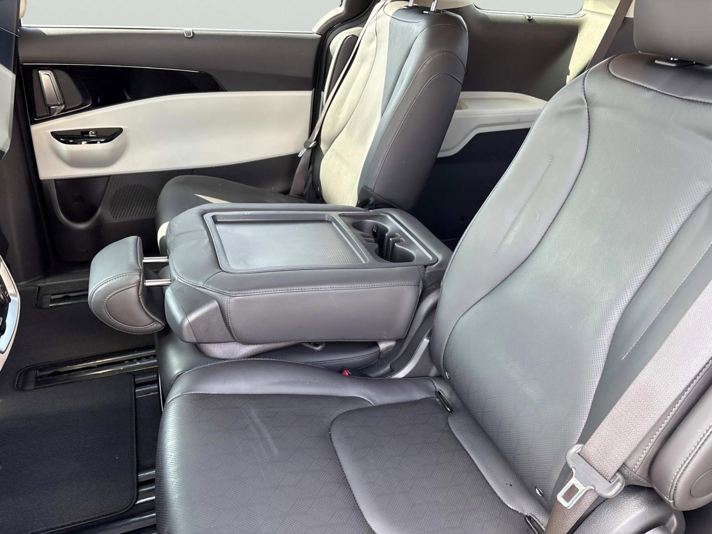 Used 2022 Kia Carnival SX image 16