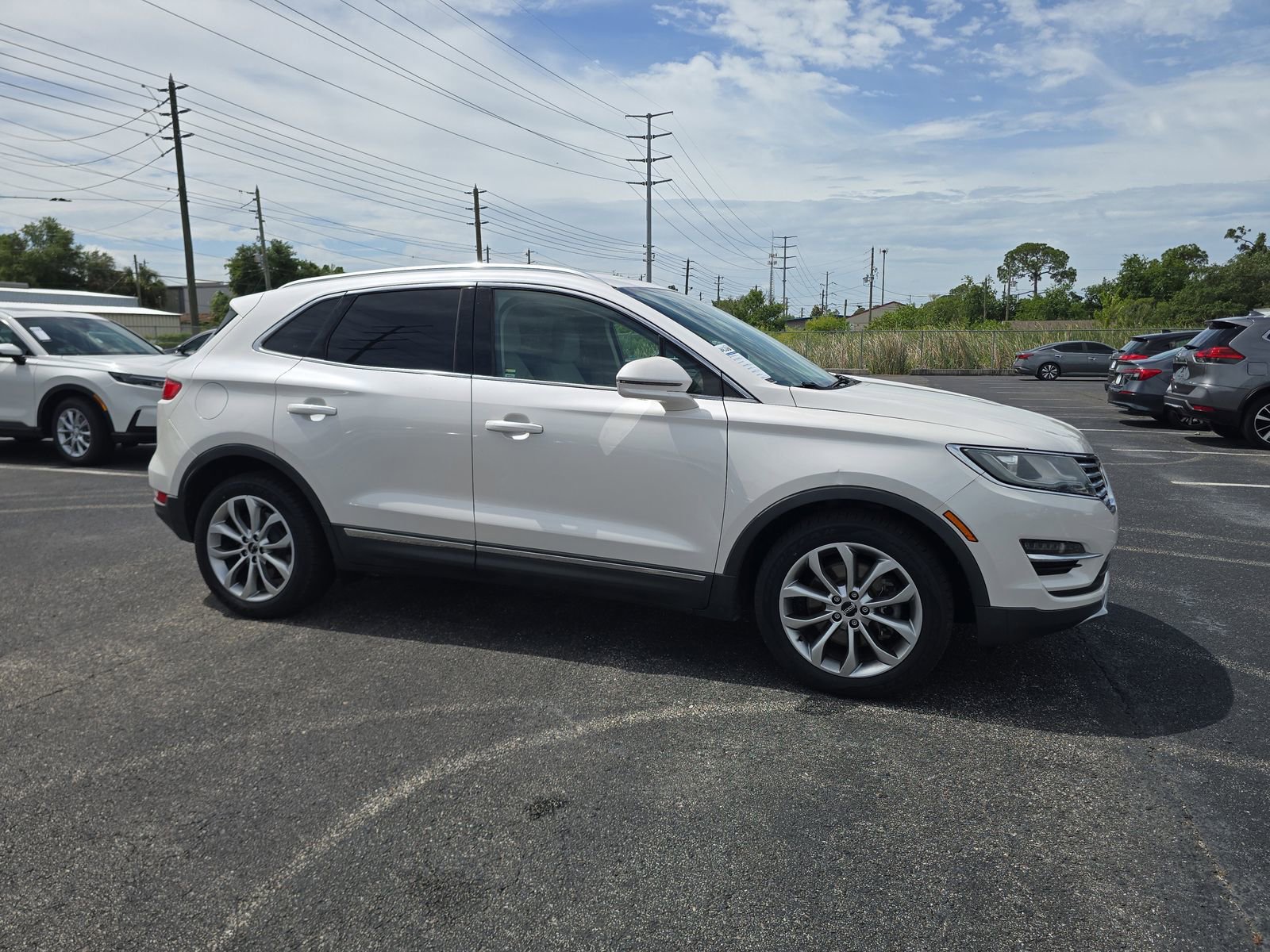 Used 2017 Lincoln MKC Select w/ Select Plus Package FWD image 2
