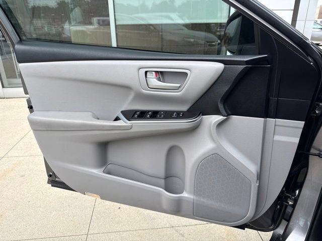 Used 2017 Toyota Camry SE FWD image 22