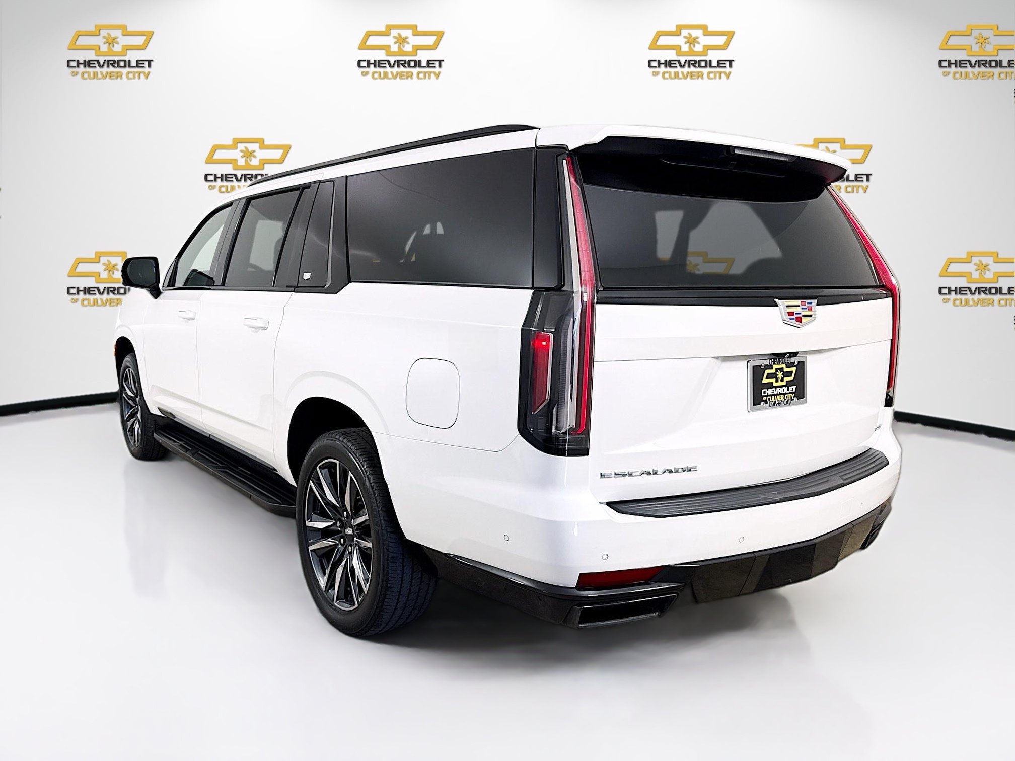 Used 2022 Cadillac Escalade ESV Sport RWD image 6