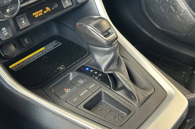 Used 2020 Toyota RAV4 XLE Premium FWD image 28