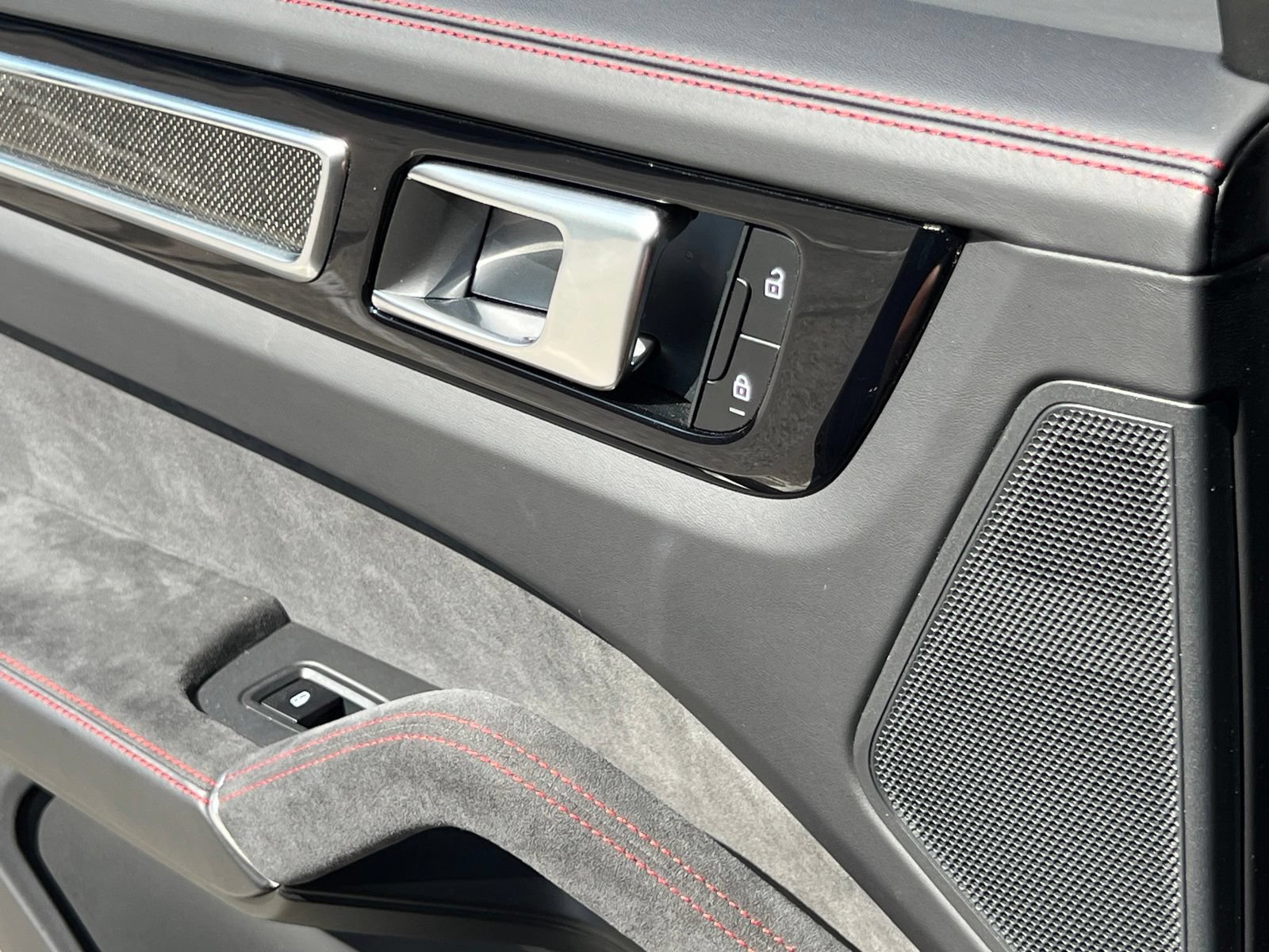 Certified 2023 Porsche Cayenne GTS AWD/4WD image 38