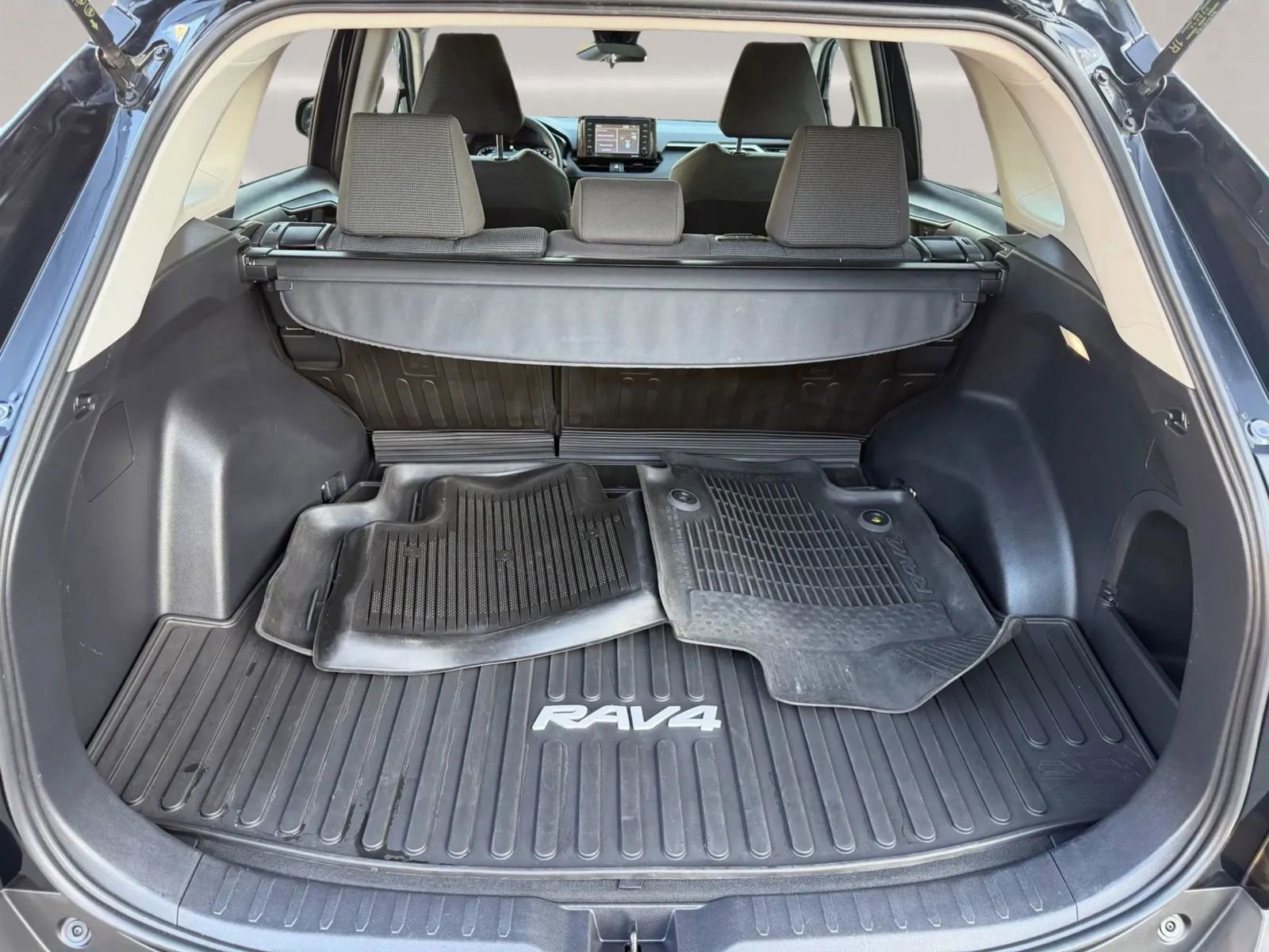 Used 2022 Toyota RAV4 LE AWD/4WD image 21