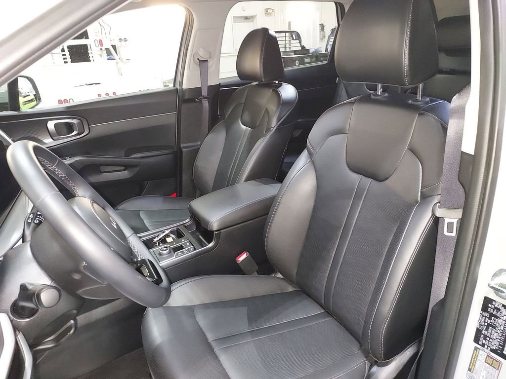 Used 2025 Kia Sorento S w/ Panoramic Sunroof Package image 17