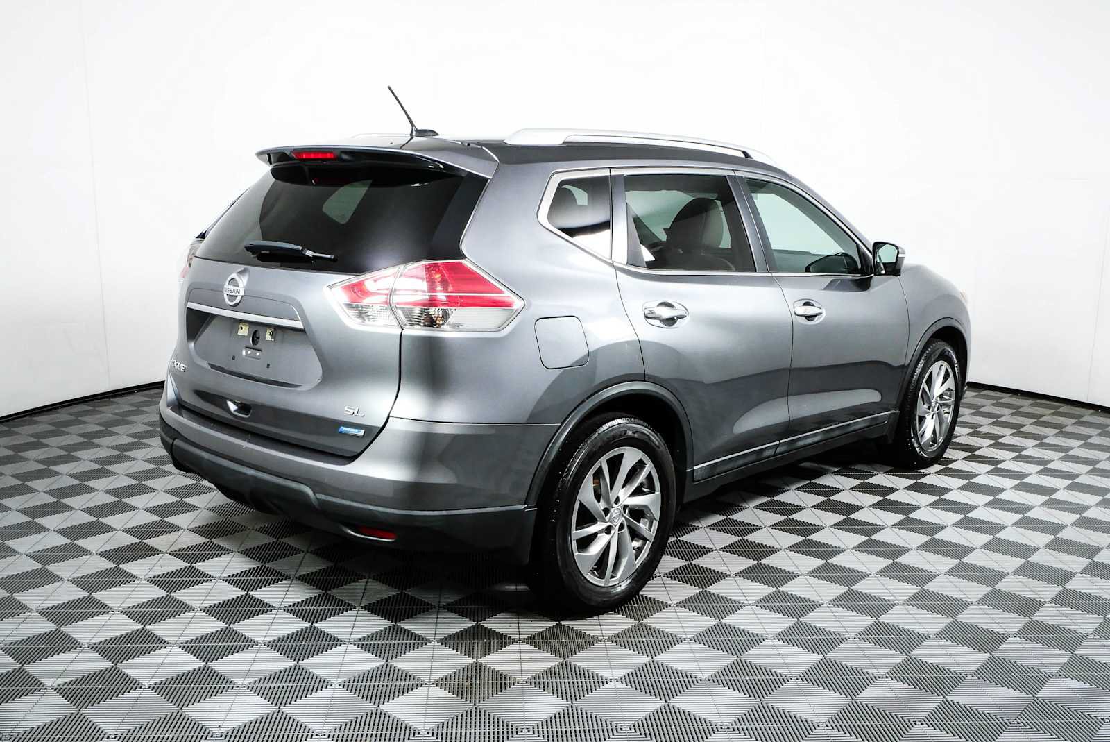 Used 2014 Nissan Rogue SL w/ SL Premium Package FWD image 3