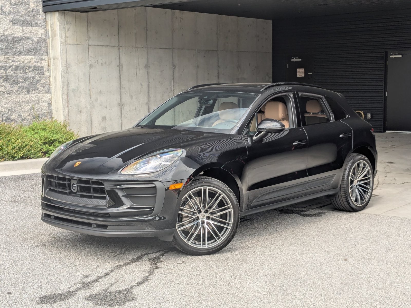 New 2026 Porsche Macan AWD/4WD image 1