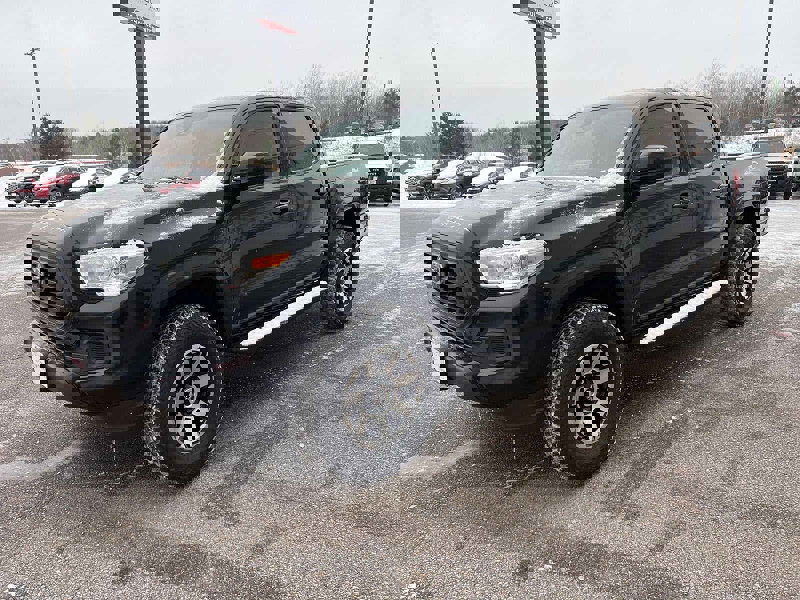 Used 2022 Toyota Tacoma SR image 4