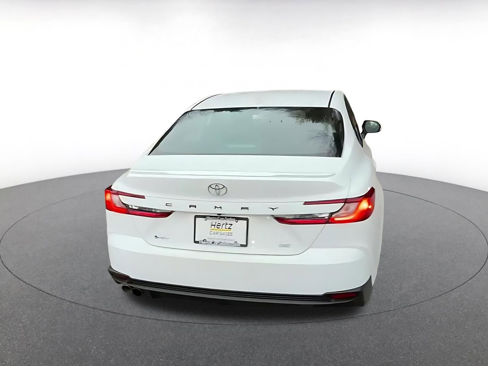 Used 2025 Toyota Camry SE image 12