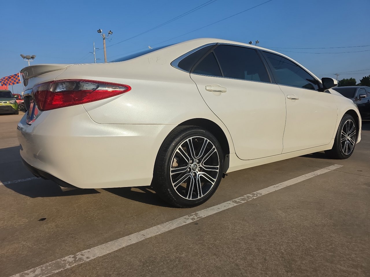 Used 2016 Toyota Camry SE image 5