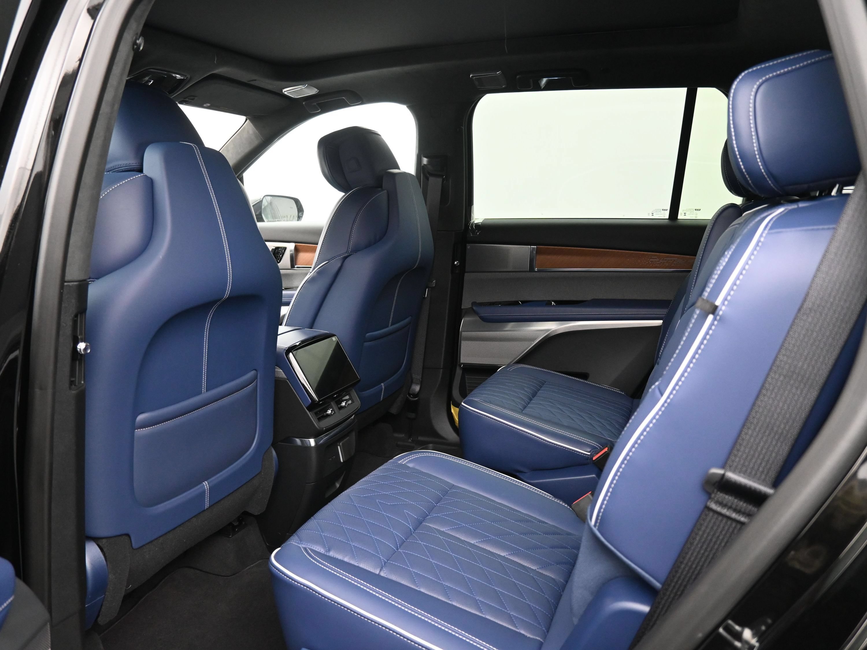 New 2026 Cadillac Vistiq Premium Luxury w/ LPO, Floor Liner Package AWD/4WD image 10