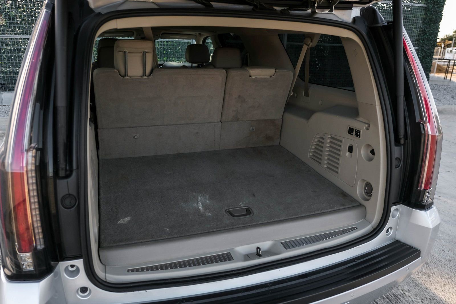 Used 2020 Cadillac Escalade ESV Luxury image 48