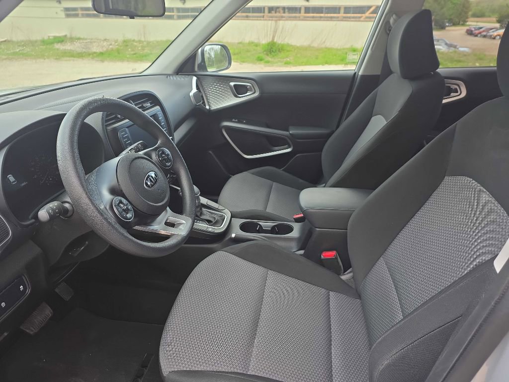 Used 2021 Kia Soul LX FWD image 12