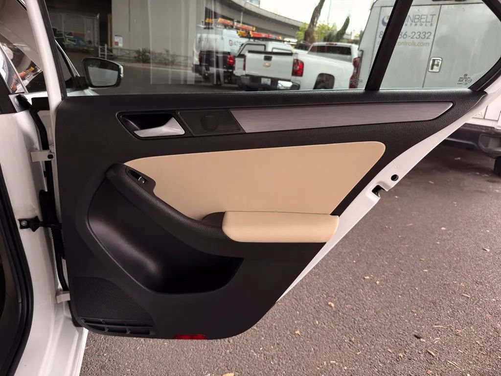 Used 2014 Volkswagen Jetta TDI FWD image 32