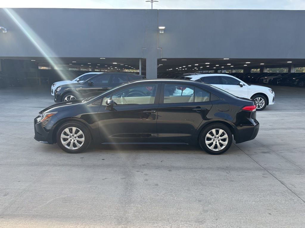 Used 2025 Toyota Corolla LE image 9