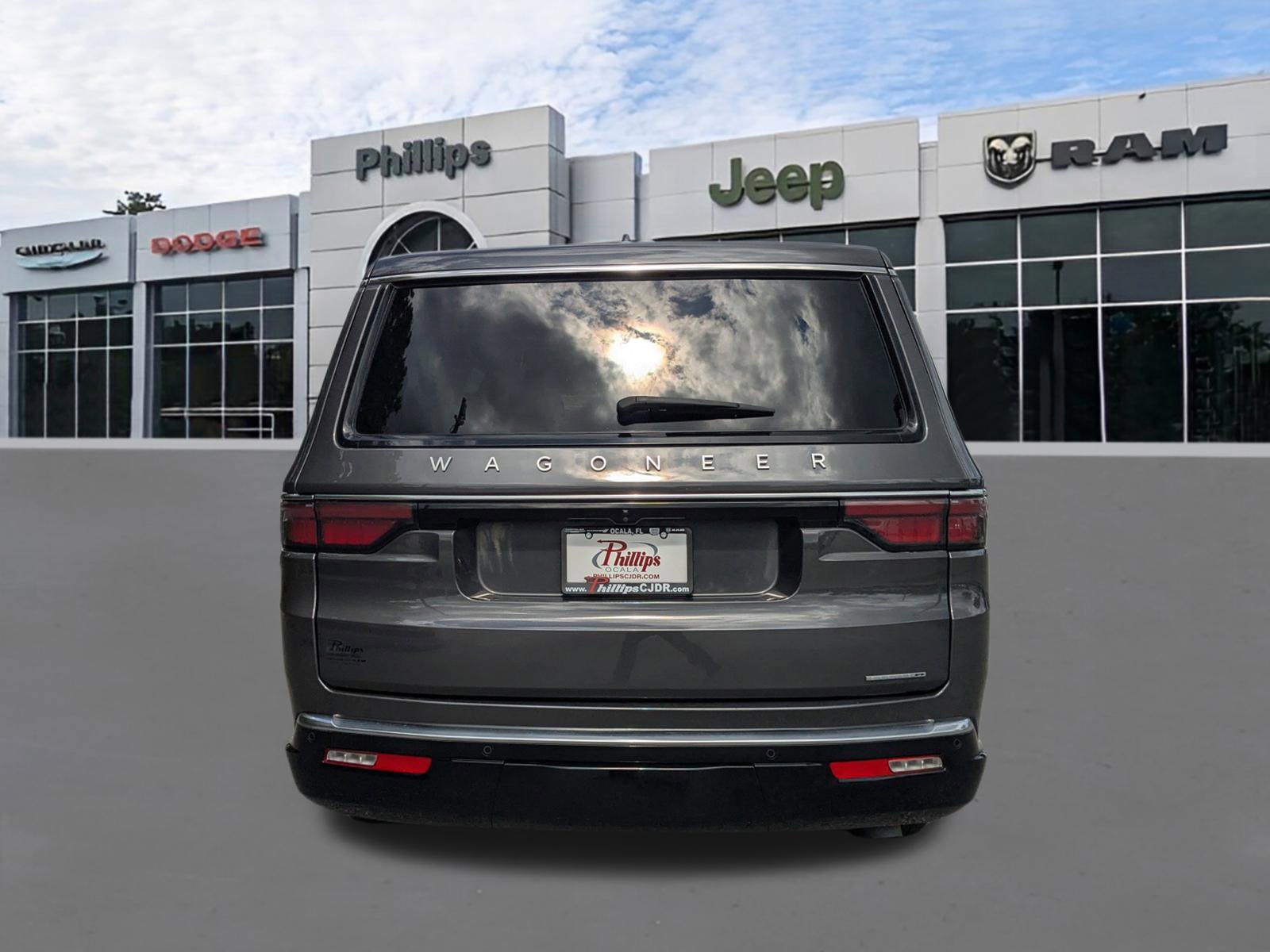 Certified 2024 Jeep Wagoneer L Series II w/ Flexible Seating Group AWD/4WD image 4