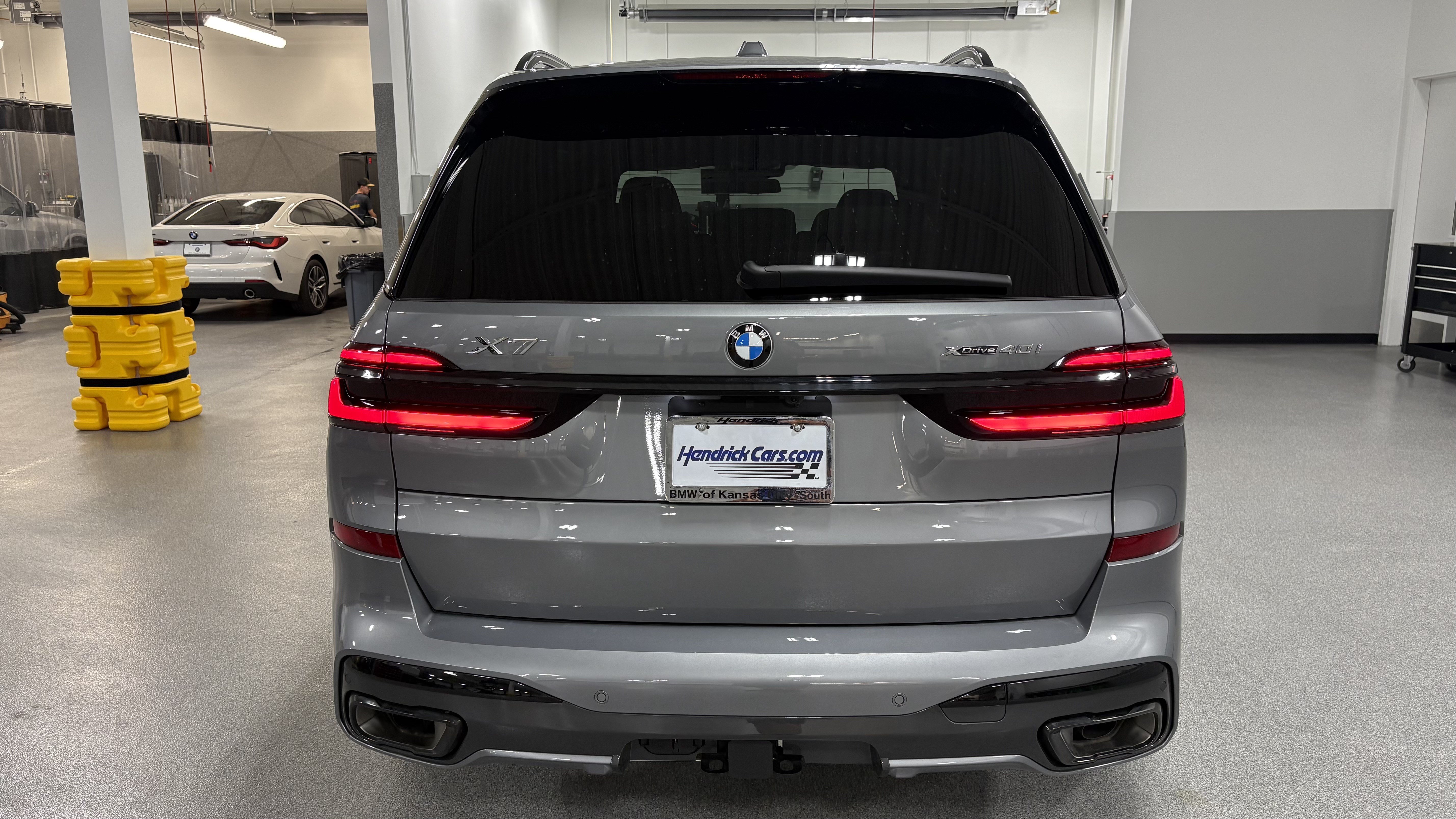 Used 2026 BMW X7 xDrive40i w/ M Sport Package AWD/4WD image 9