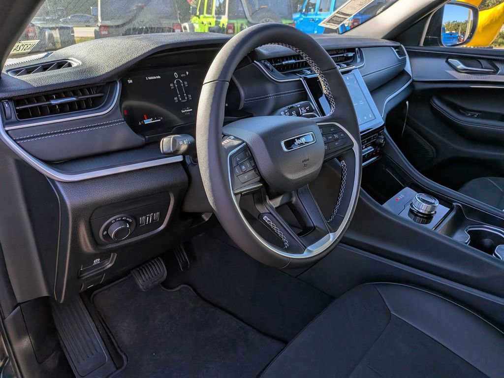 New 2025 Jeep Grand Cherokee L Altitude image 15
