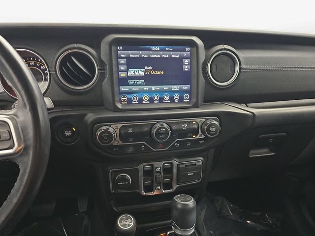 Used 2019 Jeep Wrangler Unlimited Sahara AWD/4WD image 16