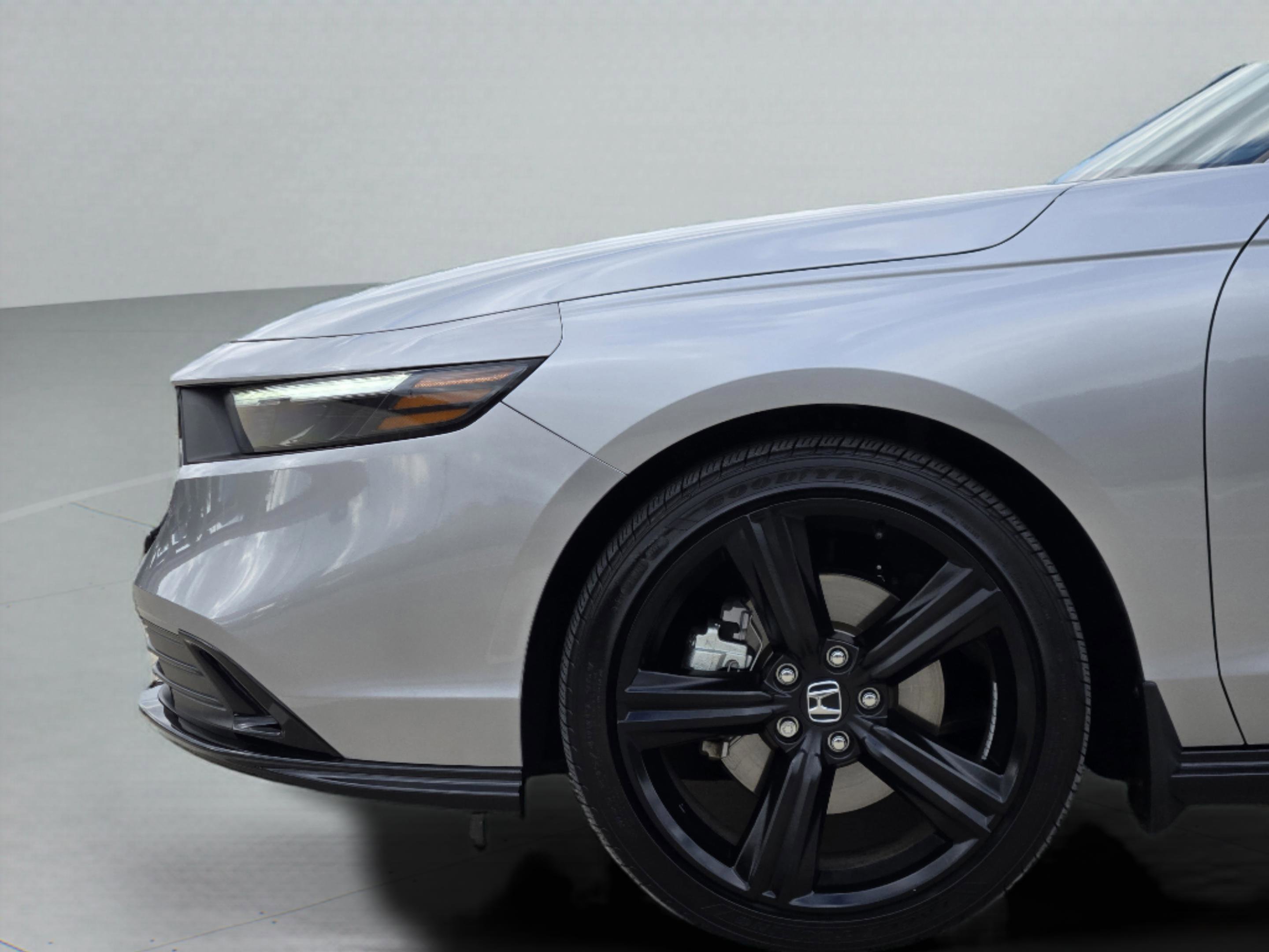 Used 2025 Honda Accord Sport image 28