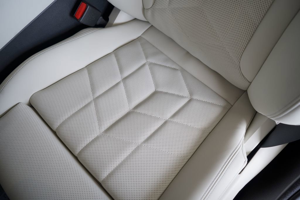 Used 2025 BMW 530i w/ Premium Package image 12