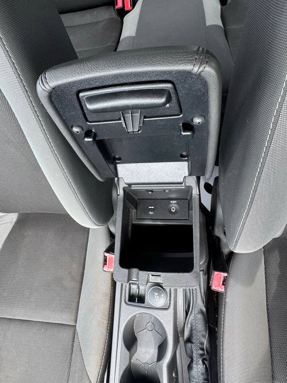 Used 2012 Ford Focus SE FWD image 25