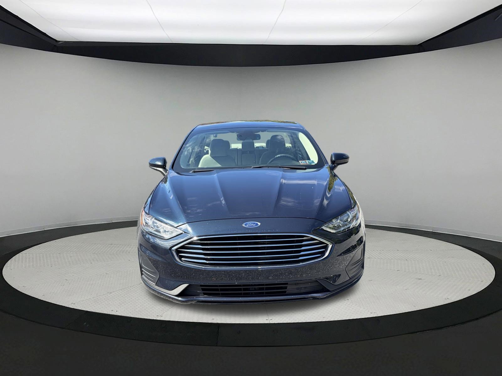 Used 2020 Ford Fusion SE FWD image 2