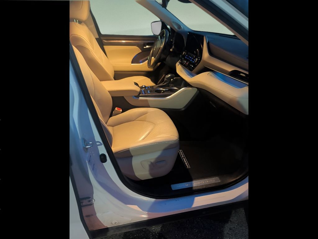 Used 2020 Toyota Highlander Limited image 10