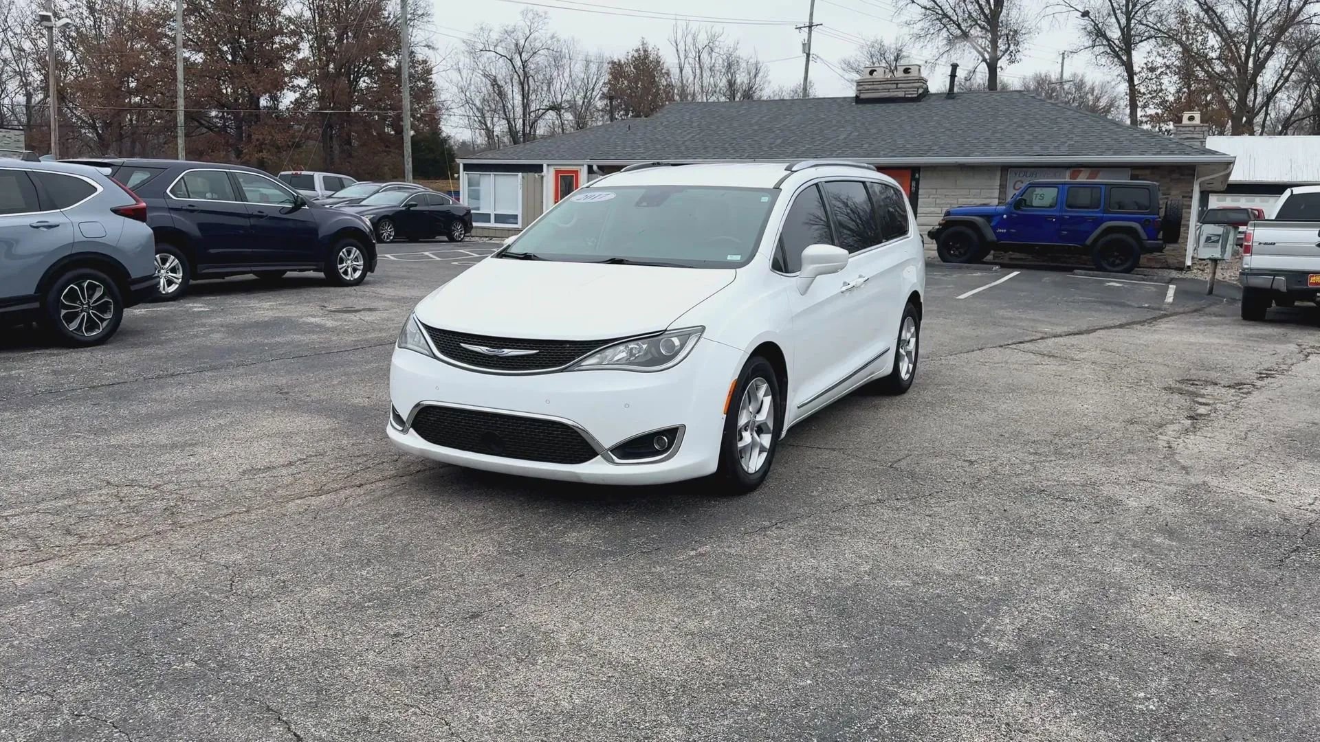 Used 2018 Chrysler Pacifica Touring-L Plus w/ Advanced Safetytec Group image 4