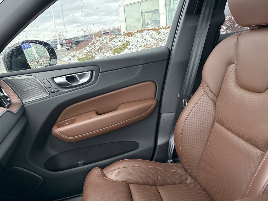 Certified 2024 Volvo XC60 B5 Ultimate w/ Protection Package Premier image 29